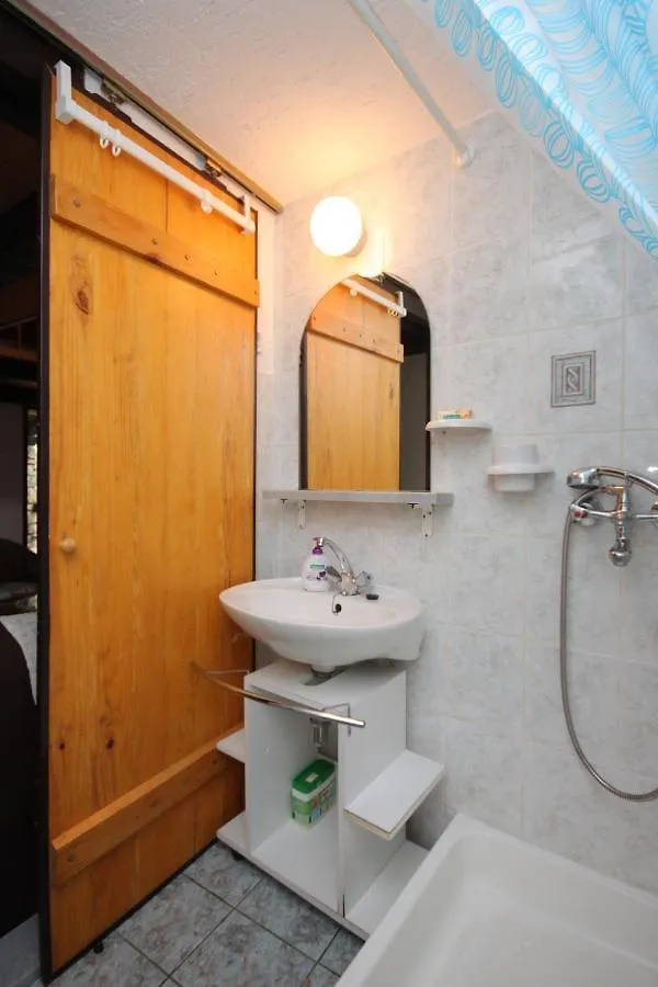 Studio Merag 7877A Cres Apartment